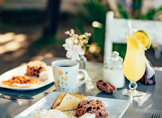 Desayuno nicaragüense con jugo — Bomalu