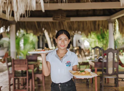 Servicio en el restaurante de Bomalu