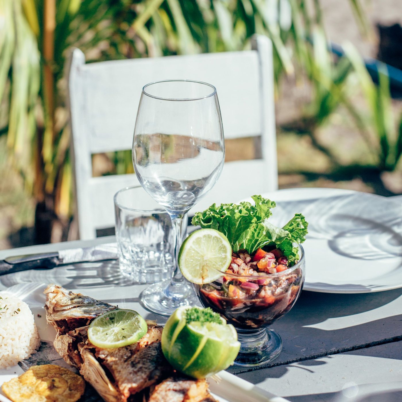 Plato de pescado y ceviche — restaurante Bomalu