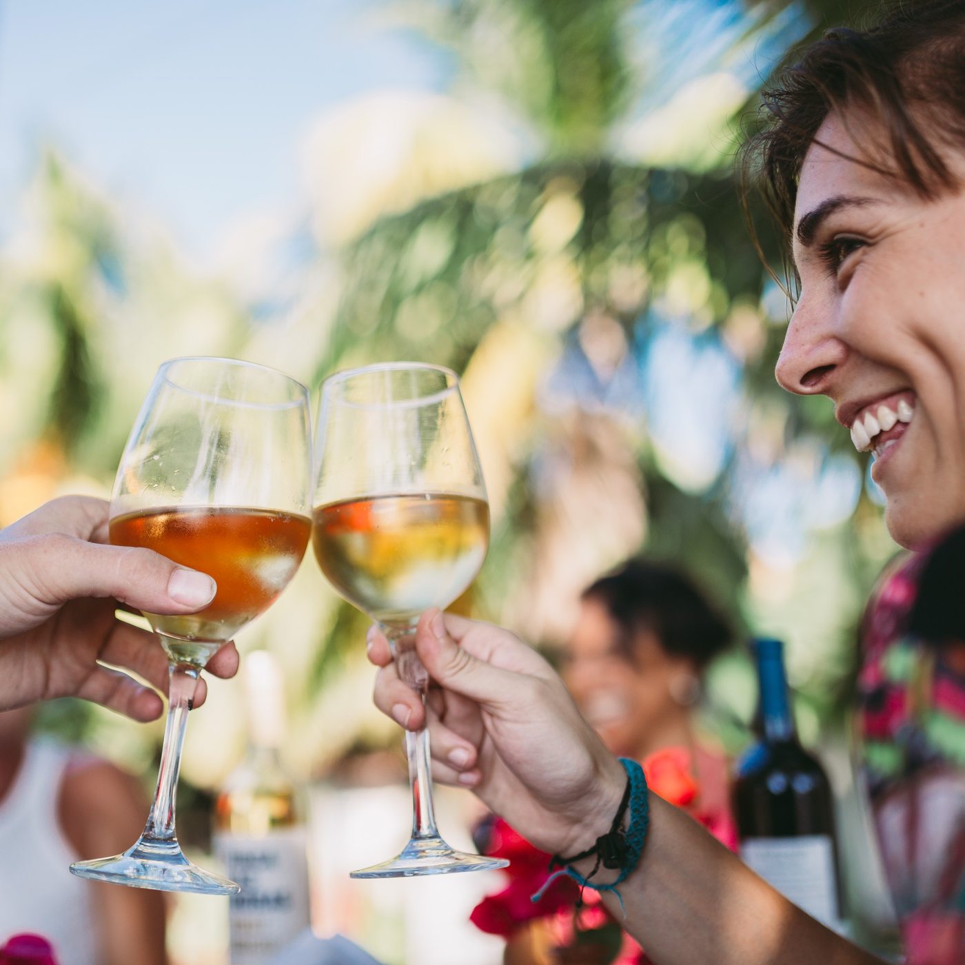 Brindis con vino en Bomalu Nicaragua